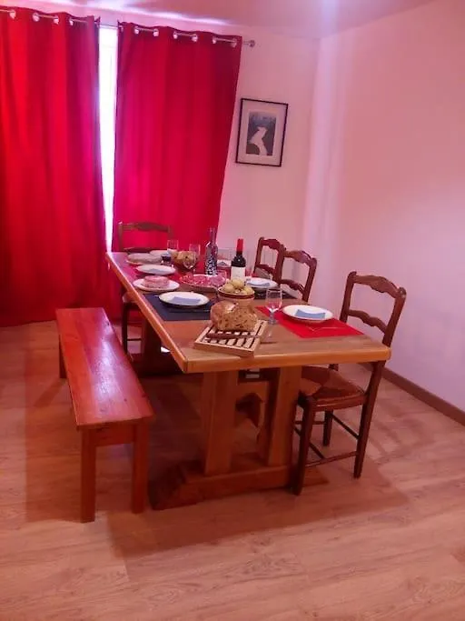 Champeix, Maison Confort 6 Personnes France